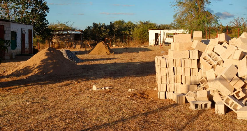 Construïm el galliner a City of Joy