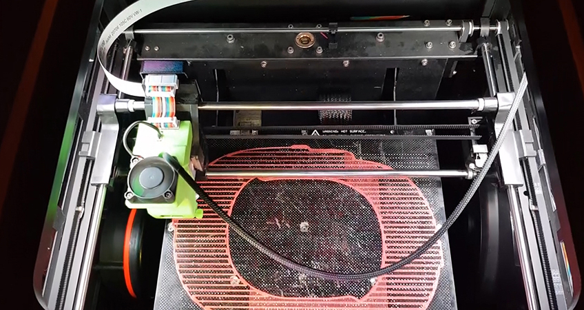 Fabricamos pantallas de protección con impresoras 3D 