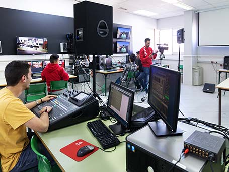 Saludo Personalmente Predecir FP - Grado superior de Sistemas de telecomunicación e informáticos - Barcelona - Salesians Sarrià Saludo Personalmente Predecir FP - Grado superior de Sistemas de telecomunicación e informáticos - Barcelona - Salesians Sarrià