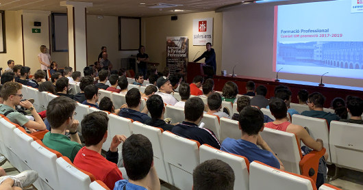 Curs 18-19 Comiat Grau Mitjà