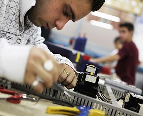 Auxiliar en montajes de instalaciones electrotecnicas en edificios - PFI